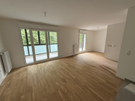 
                                                                                        Location
                                                                                         Grand studio neuf à louer