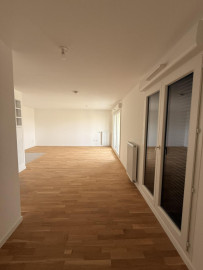 
                                                                                        Location
                                                                                         Grand studio neuf à louer