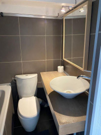 
                                                                                        Location
                                                                                         Grand studio rénové 24m² +13m² en mezzanine