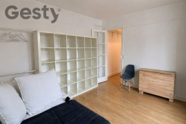 
                                                                                        Vente
                                                                                         Grand studio, vue dégagée, idéalement placé