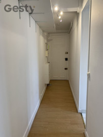 
                                                                                        Vente
                                                                                         Grand studio, vue dégagée, idéalement placé