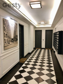 
                                                                                        Vente
                                                                                         Grand studio, vue dégagée, idéalement placé