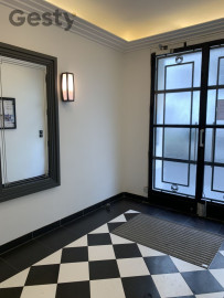 
                                                                                        Vente
                                                                                         Grand studio, vue dégagée, idéalement placé