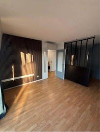 
                                                                                        Location
                                                                                         Grand T1 rénové de 36m²