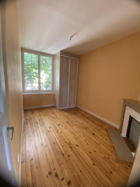 
                                                                                        Location
                                                                                         Grand T2 lumineux au calme