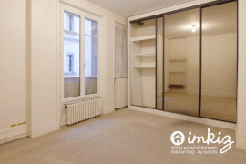 
                                                                                        Vente
                                                                                         Grand T2 proche Mouffetard- Jardin des plantes