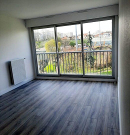 
                                                                                        Location
                                                                                         Grand T3 à Ivry-sur-Seine parking et cave