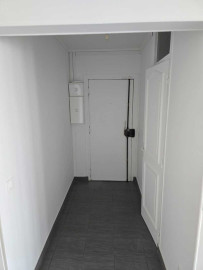 
                                                                                        Location
                                                                                         Grand T5, 82 m² avec parking et cave à Orly
