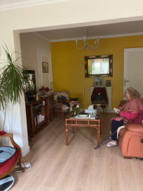 
                                                                                        Colocation
                                                                                         Grande chambre dans une maison  ensoleillée