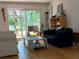 
                                                                                        Colocation
                                                                                         Grande chambre meublée 25m² dans maison en coloc
