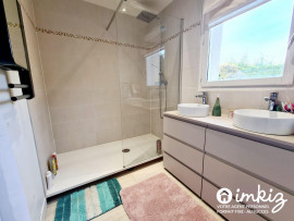 Vente
Grande maison, autonomie de plain pied, proche mer