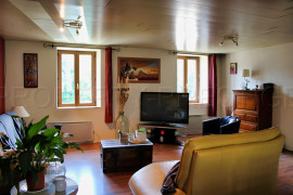 
                                                                                        Vente
                                                                                         Grande Maison de 310 m² au Cœur d'un Village Proche de Thiers (63)