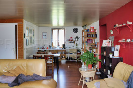 
                                                                                        Vente
                                                                                         Grande Maison de 310 m² au Cœur d'un Village Proche de Thiers (63)