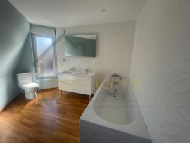 
                                                                                        Location
                                                                                         Grande maison de 90m2 situé en CENTRE-VILLE de Saint-Quentin