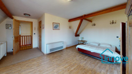 
                                                                                        Vente
                                                                                         Grande maison en bois proche de la vallée de la Dordogne