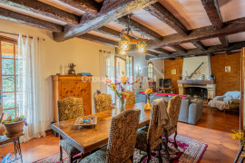 
                                                                                        Vente
                                                                                         Grande maison familiale à Uchaux