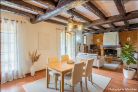 
                                                                                        Vente
                                                                                         Grande maison familiale à Uchaux