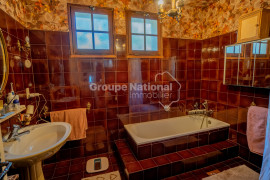 
                                                                                        Vente
                                                                                         Grande maison familiale à Uchaux