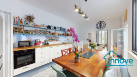 
                                                                                        Vente
                                                                                         GUILHEMERY - Maison de ville familale avec cachet