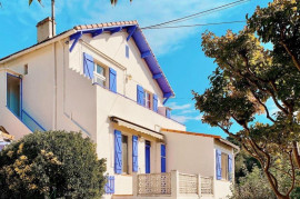 
                                                                                        Location
                                                                                         Havre de paix sur les hauteurs de Marseille.