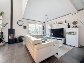 
                                                                                        Vente
                                                                                          HEBECREVON-Maison contemporaine spacieuse avec vie de plain