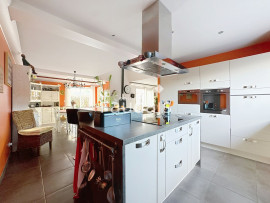 
                                                                                        Vente
                                                                                          HEBECREVON-Maison contemporaine spacieuse avec vie de plain