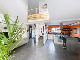 
                                                                                        Vente
                                                                                          HEBECREVON-Maison contemporaine spacieuse avec vie de plain