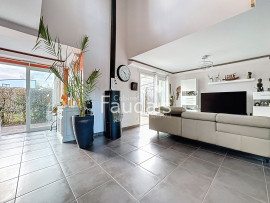 
                                                                                        Vente
                                                                                          HEBECREVON-Maison contemporaine spacieuse avec vie de plain