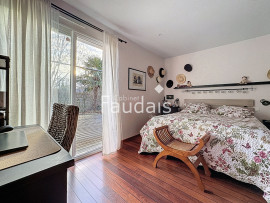 
                                                                                        Vente
                                                                                          HEBECREVON-Maison contemporaine spacieuse avec vie de plain