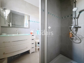 
                                                                                        Vente
                                                                                          HEBECREVON-Maison contemporaine spacieuse avec vie de plain