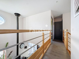 
                                                                                        Vente
                                                                                          HEBECREVON-Maison contemporaine spacieuse avec vie de plain