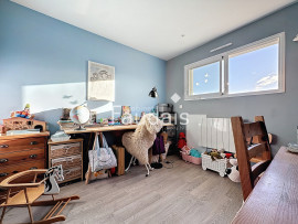 
                                                                                        Vente
                                                                                          HEBECREVON-Maison contemporaine spacieuse avec vie de plain