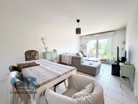 
                                                                                        Vente
                                                                                         HOPITAL CENTRAL - 3 pièces à vendre