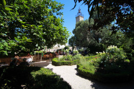 
                                                                                        Vente
                                                                                         Hôtel-restaurant 3 étoiles de 22 chambres à vendre dans le Vaucluse