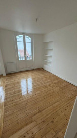 
                                                                                        Location
                                                                                         Hyper centre rue du jard beau f2 refait a neuf