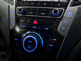 Voiture
                                                                                Hyundai Santa Fe 2.2 CRDi Blue Drive Wiggins Edition SUV 5dr Diesel Auto 4WD Euro 6 (s/s) (7 Seat) (200 ps)