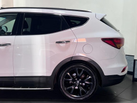 Voiture
                                                                                Hyundai Santa Fe 2.2 CRDi Blue Drive Wiggins Edition SUV 5dr Diesel Auto 4WD Euro 6 (s/s) (7 Seat) (200 ps)