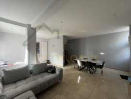 
                                                                                        Location
                                                                                         IDEAL ENTREPRENEUR - Grande maison avec entrepôt de 150m2