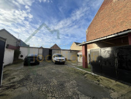 
                                                                                        Location
                                                                                         IDEAL ENTREPRENEUR - Grande maison avec entrepôt de 150m2