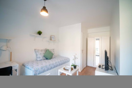 
                                                                                        Vente
                                                                                         Immeuble 14 pièces