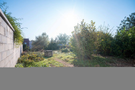 
                                                                                        Vente
                                                                                         Immeuble 14 pièces