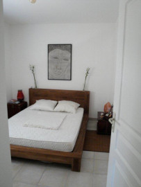 
                                                                                        Location
                                                                                         Immeuble dans un quartier très calme.