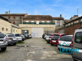 
                                                                                        Vente
                                                                                         Immeuble et parking au coeur de Grenade