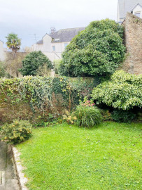 
                                                                                        Vente
                                                                                         Immeuble mixte de 240 m² centre historique d'Auray