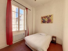 
                                                                                        Vente
                                                                                         INTRAMUROS - Grand appartement de cachet