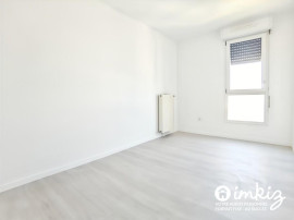 
                                                                                        Vente
                                                                                         Ivry-sur-Seine  4P rénové avec balcon et parking