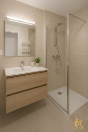 
                                                                                        Vente
                                                                                         Joli 2 pièces terrasse - Antibes