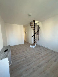 
                                                                                        Location
                                                                                         Joli 3P 78m² duplex spacieux et très lumineux