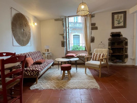 
                                                                                        Location
                                                                                         Joli appart T2, à louer ds immeuble de caractère.