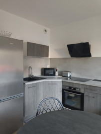 
                                                                                        Location
                                                                                         Joli Appartement T2 meublé clim et rénové.